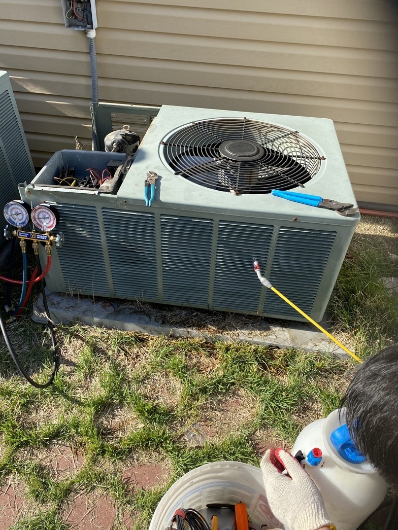 纽约华雄冷暖：专营家庭商业中央空调冷暖设备安装维修 photo 1