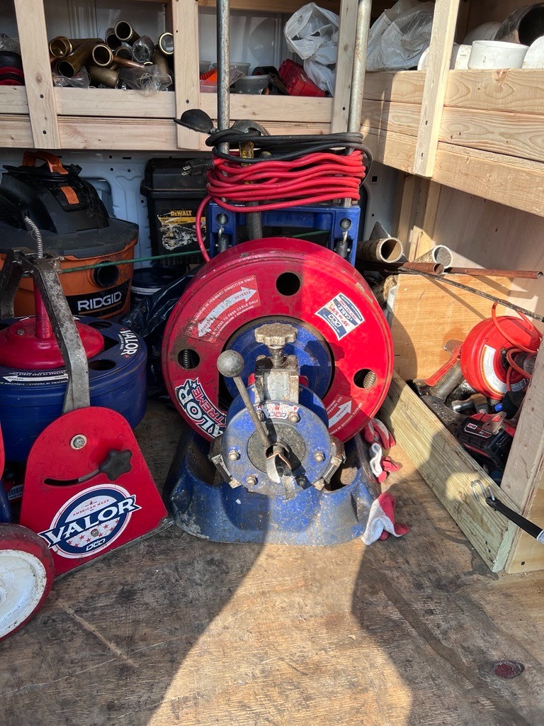 华盛通水管公司 急通下水道堵塞 包通排水管！ 高压清洗管道中油污等杂物 photo 3