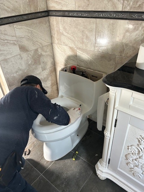 美东管道维修 疏通下水管， 通渠排水管道 为家庭和商业客户提供优质服务 photo 1