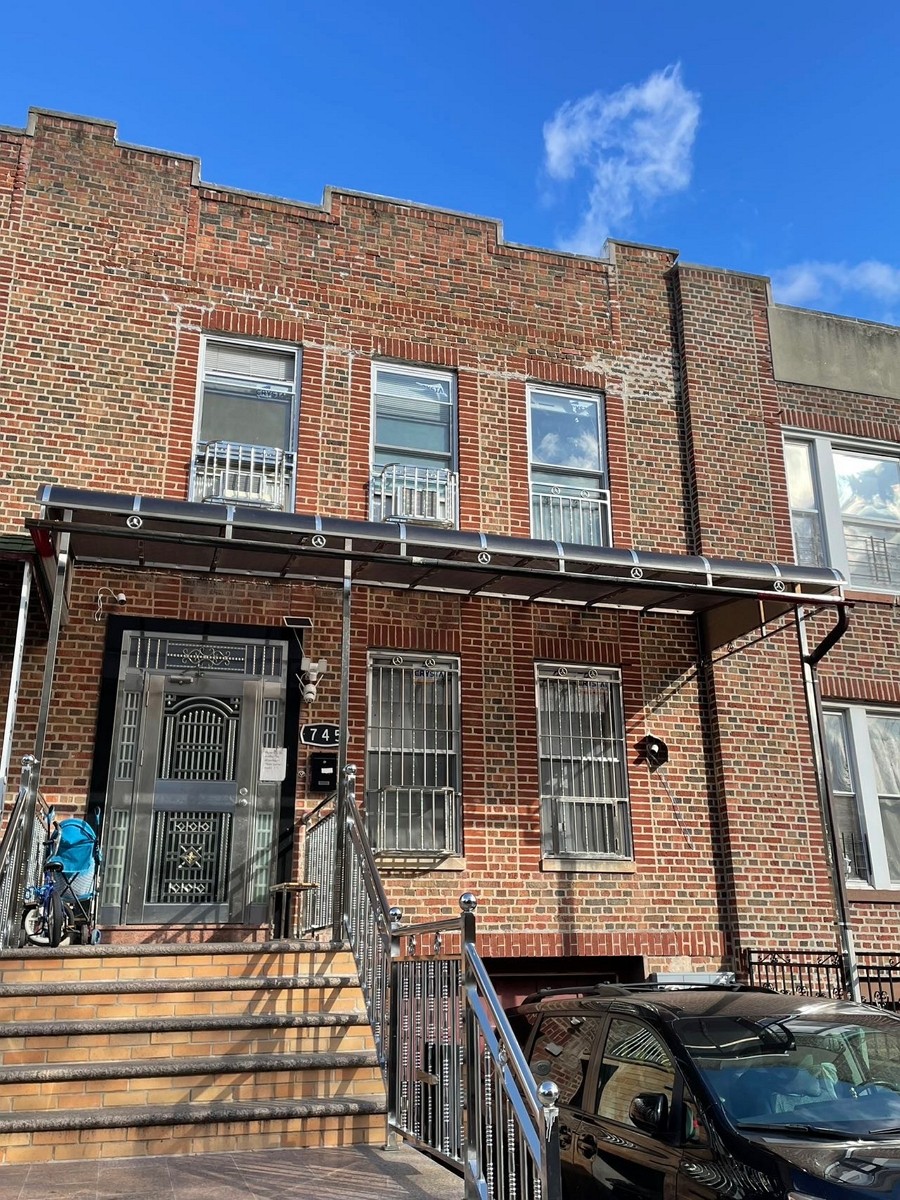 皇后区门窗安装，法拉盛门窗玻璃，开天窗，建护栏，专业室内外装修 photo 1