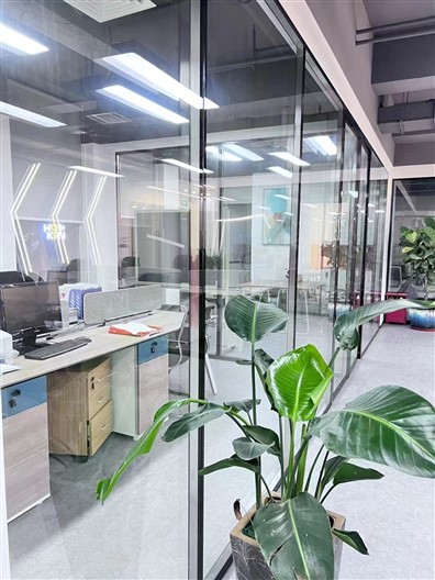 玻璃门窗安装 photo 4