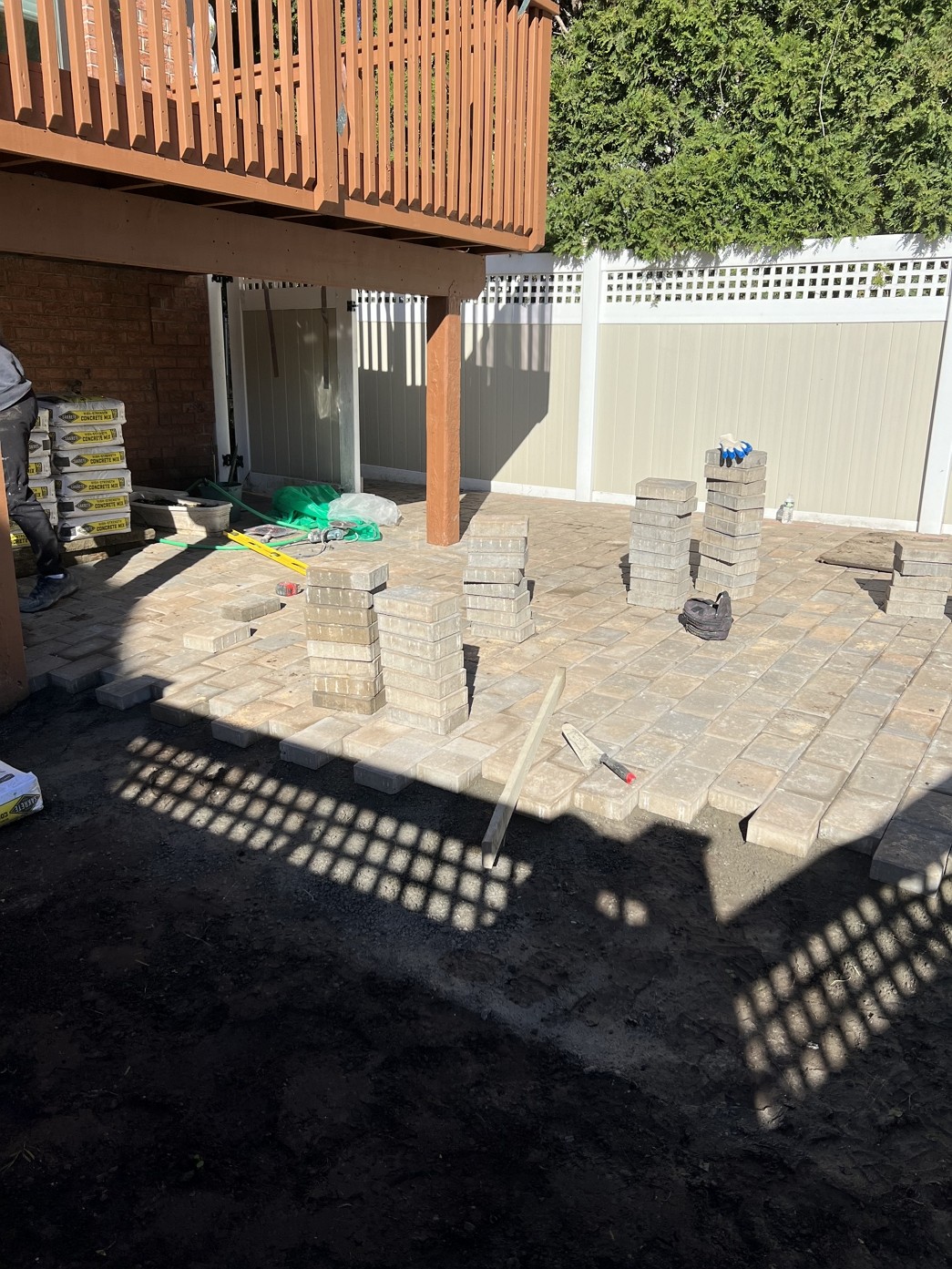 庭院改造，屋顶维修，天窗漏水维修，庭院围栏，水泥车道，铺设地砖 图片 3