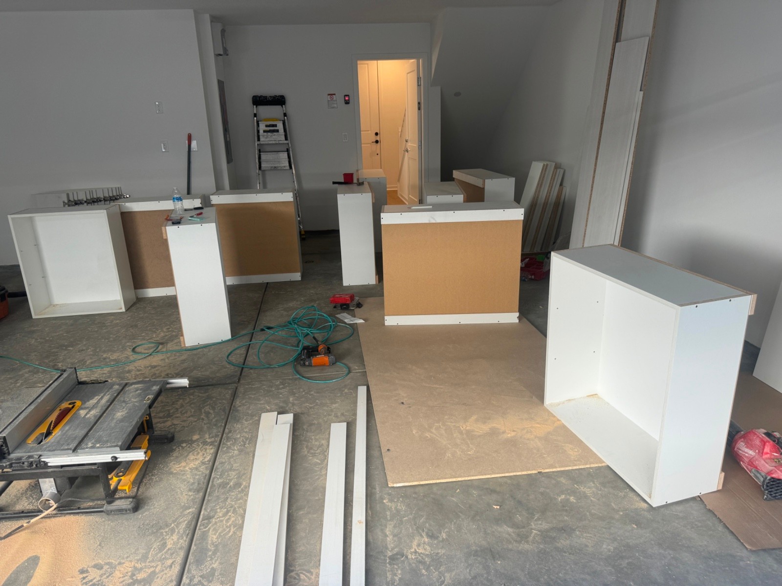 室内外装修、浴室厕所装修、铺新地砖和地板翻新， 隔间油漆 图片 5