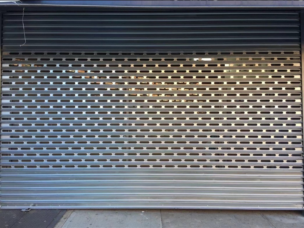 急修车库门，店铺卷闸门，家庭车库门维修和换新，商业店铺仓库卷闸门和卷帘门维修安装 photo 1