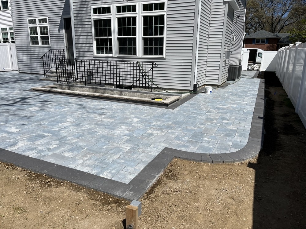 百安居园林管理公司提供专业园林管理，砍伐枯树病树，砍树刨根，草坪自动喷水器维修安装 图片 3