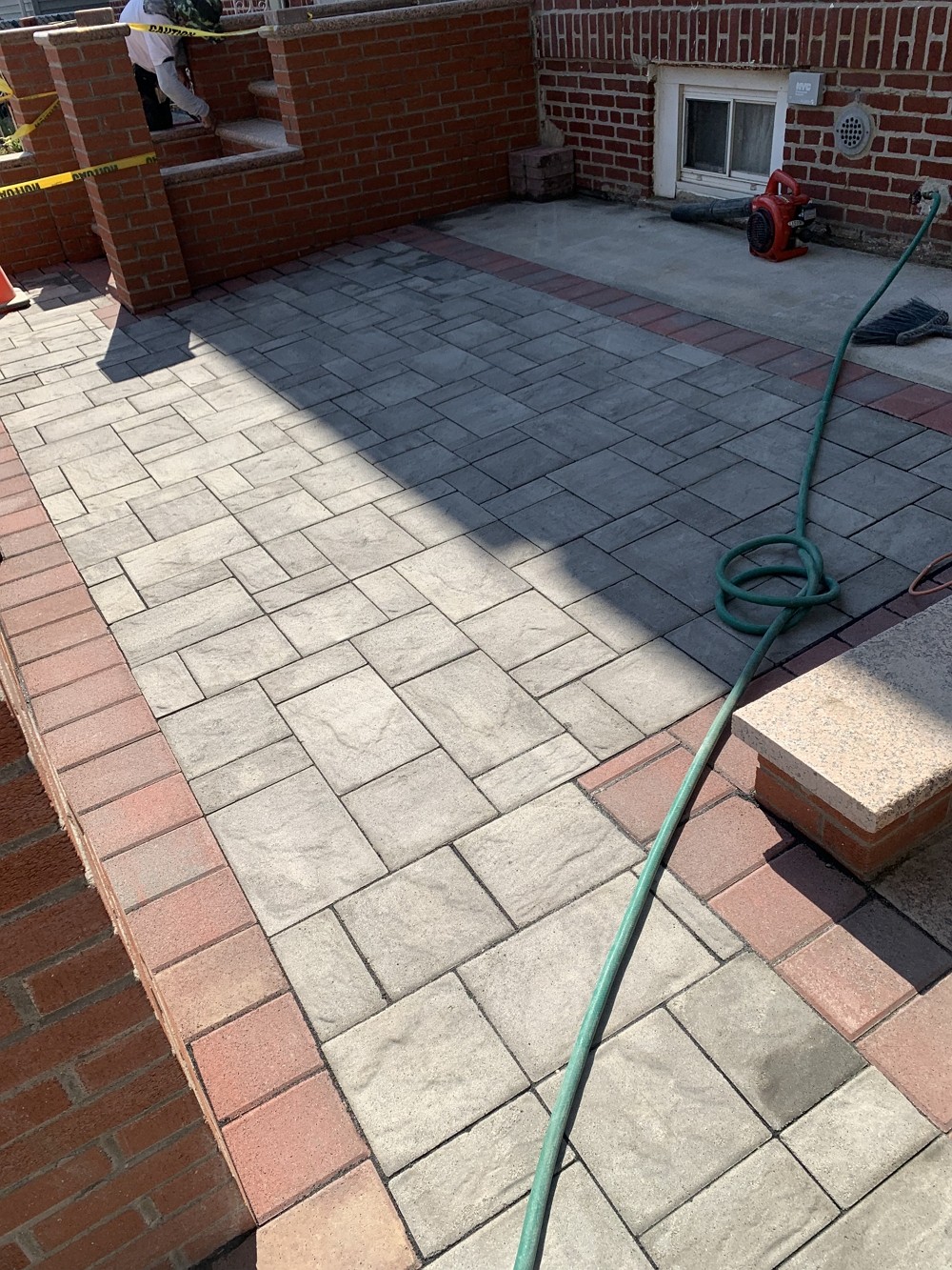 百安居园林管理公司提供专业园林管理，砍伐枯树病树，砍树刨根，草坪自动喷水器维修安装 图片 6