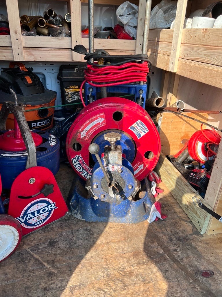 华盛通管公司 爱迪生通下水管堵塞,通排水管,高压清洗管道树根油污等杂物,安装热水炉水泵 隔油箱 photo 6