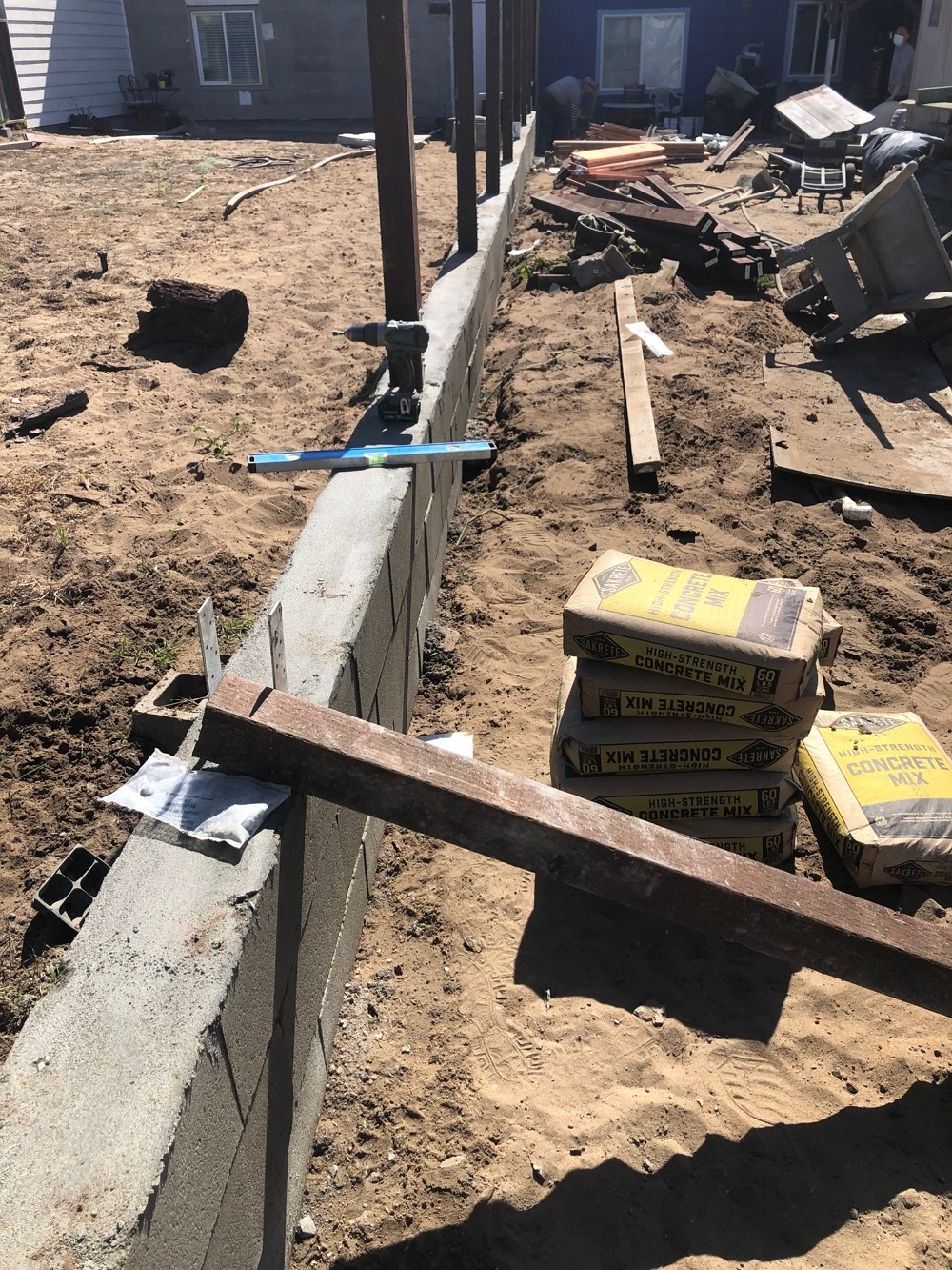 旧金山湾区徐记水泥 华人装修师傅 庭院装修翻新 庭院改造，庭院围墙围栏，挡土墙，水泥车道，铺石砖草坪 图片 2