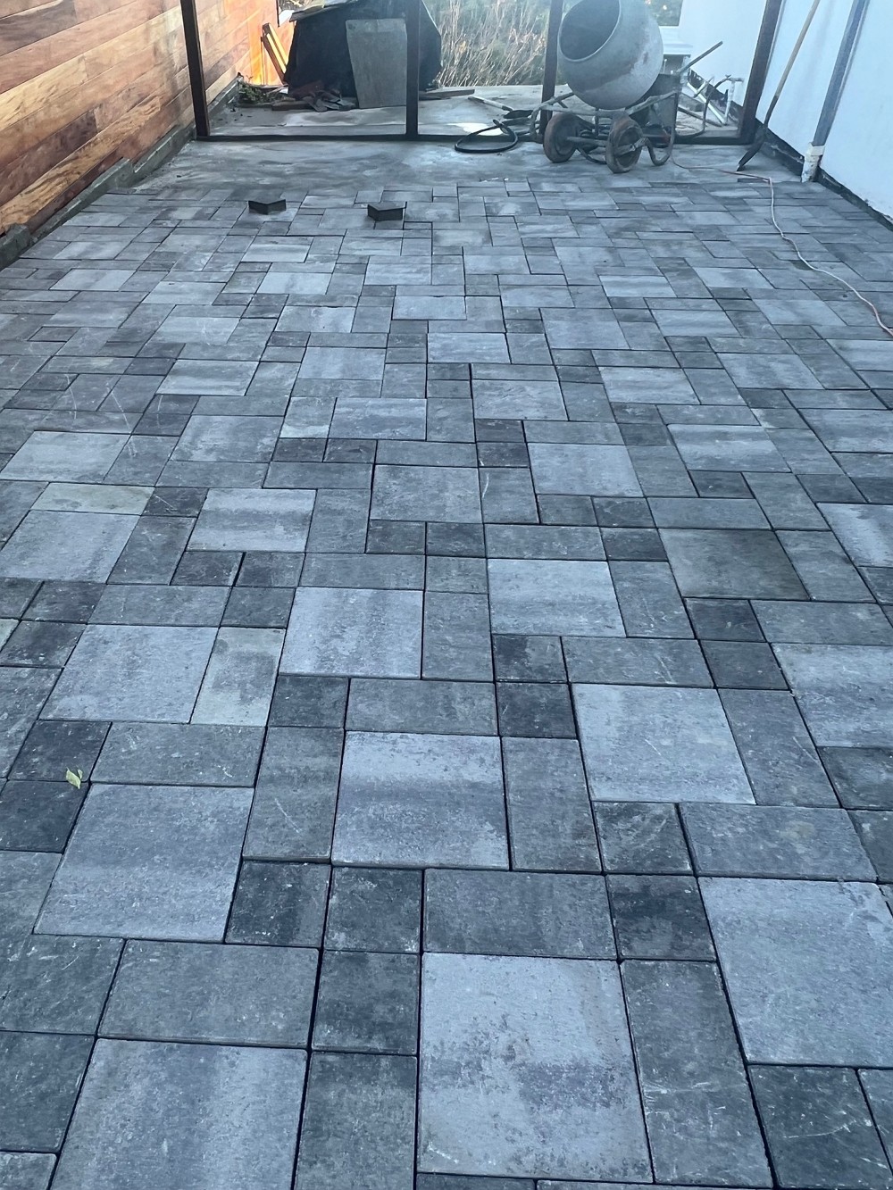 旧金山圣何塞徐记水泥 华人装修师傅 庭院改造 庭院围墙围栏 挡土墙 水泥车道 铺石砖石子 造草坪 免费上门估价 图片 6