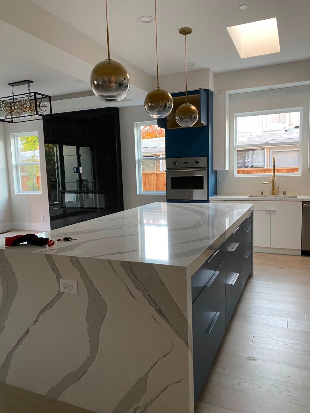 洛杉矶建筑装修公司承接店铺办公室装修，公寓和住宅加建改建，厨房卫生间装修，免费估价 图片 1