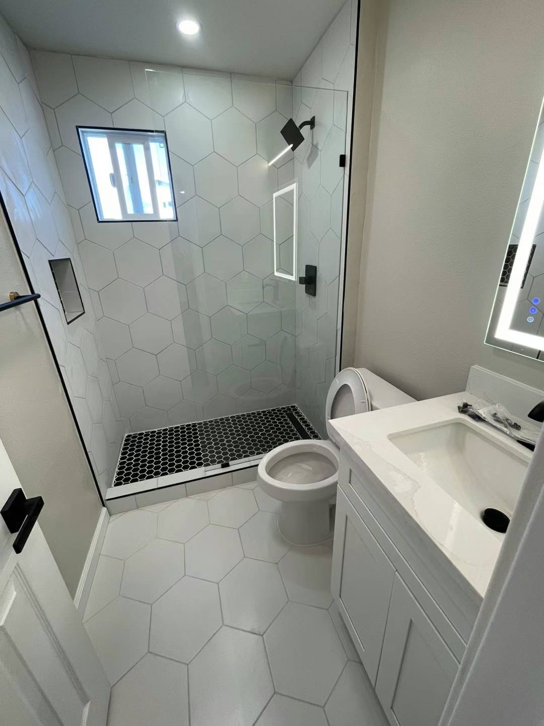 銘翔建筑 旧金山南湾装修师傅  专业地板 厨卫翻新 室内外油漆  换门换窗（用心对待每一位客人） 图片 7