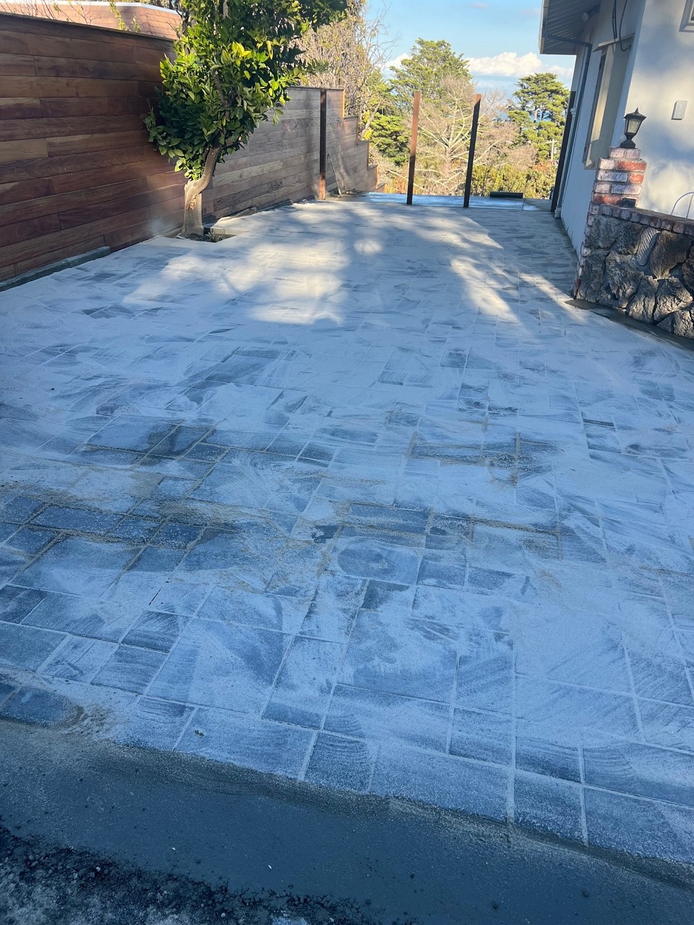 旧金山圣何塞徐记水泥 华人装修师傅 庭院改造 庭院围墙围栏 挡土墙 水泥车道 铺石砖石子 造草坪 免费上门估价 图片 10