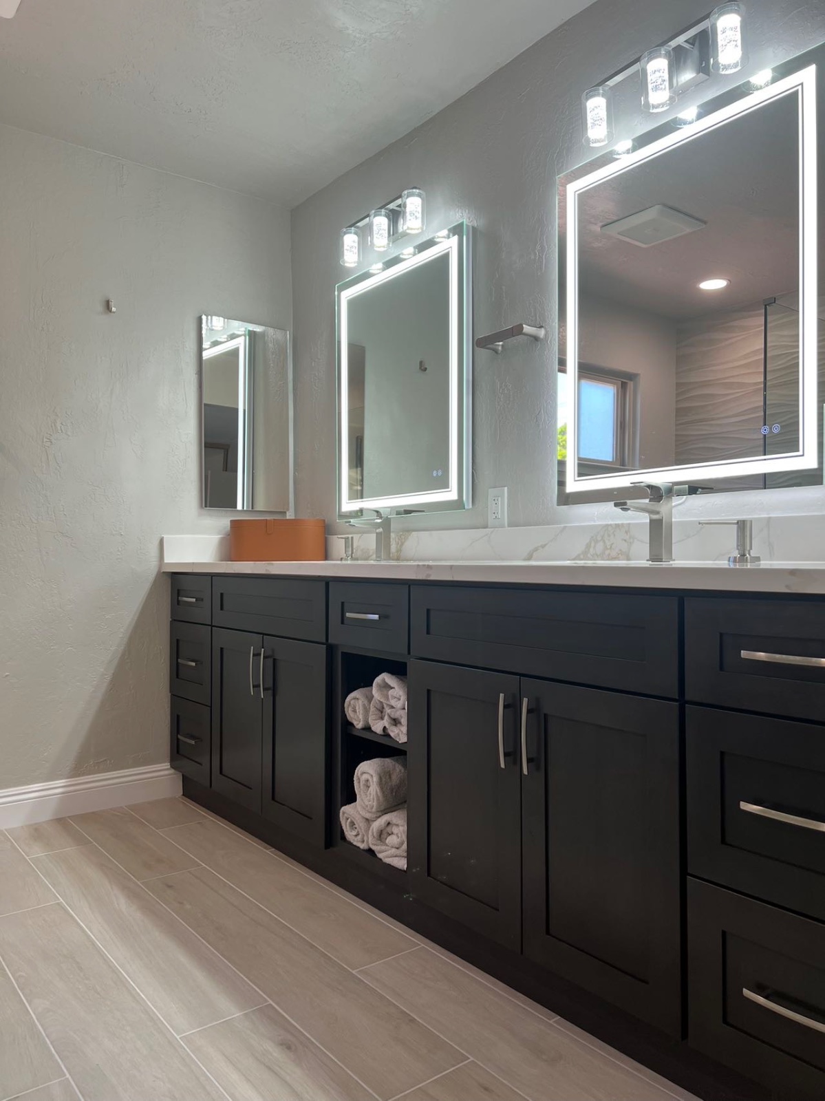 銘翔建筑 旧金山南湾装修师傅  专业地板 厨卫翻新 室内外油漆  换门换窗（用心对待每一位客人） 图片 1