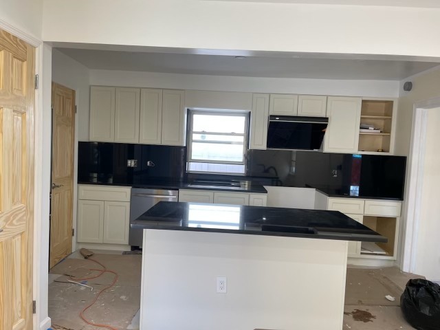 纽约满意装修专做室内外装修，商业店铺装修，布碌仑厨房浴室，水泥铺道，土木水电，工艺好 photo 2