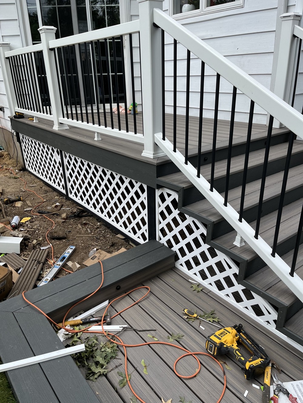 纽约庭院设计，专业铺瓷砖，水泥车道，外墙油漆，庭院改造，墙面整新，大修小补 photo 1