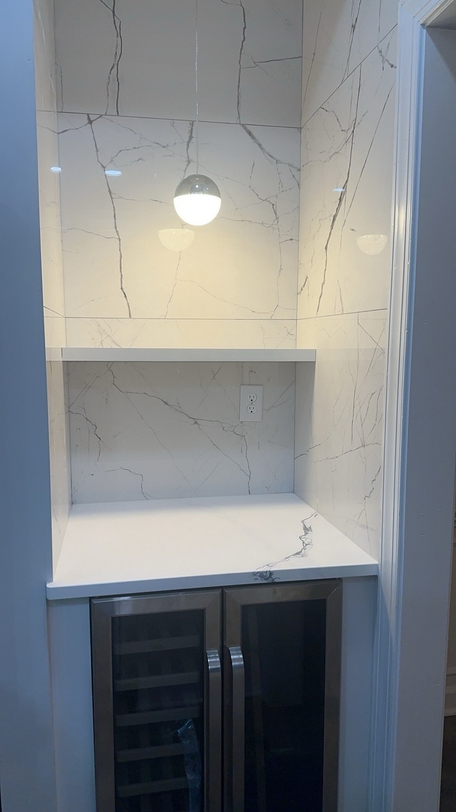 华人装修公司精做窗戶安裝，門窗換新，安裝地板瓷砖，批灰門框防水，价格合理 室内外装修 photo 1