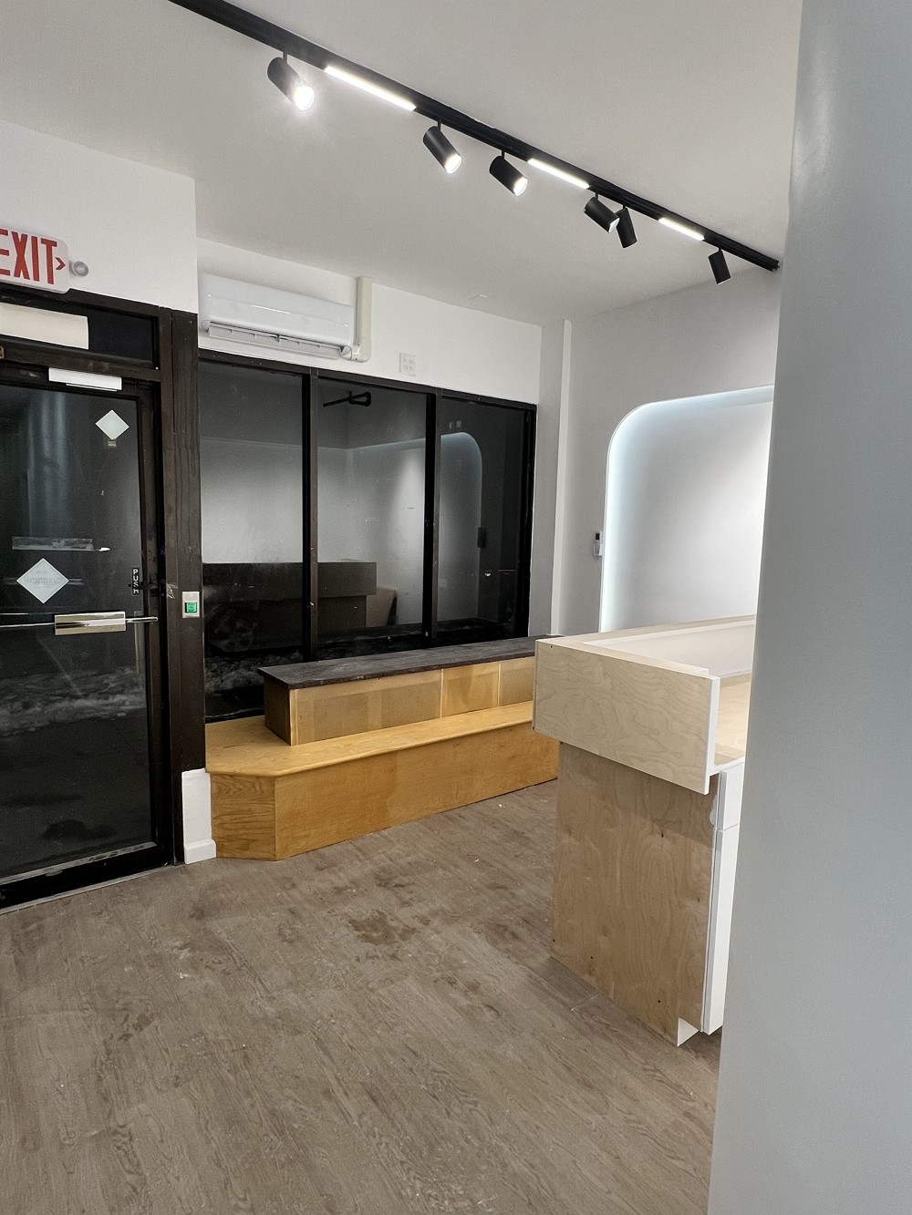 法拉盛工程装修团队，室内外装修，家庭住宅店铺餐馆，设计选材装修全面，价格实惠，服务诚信 photo 2