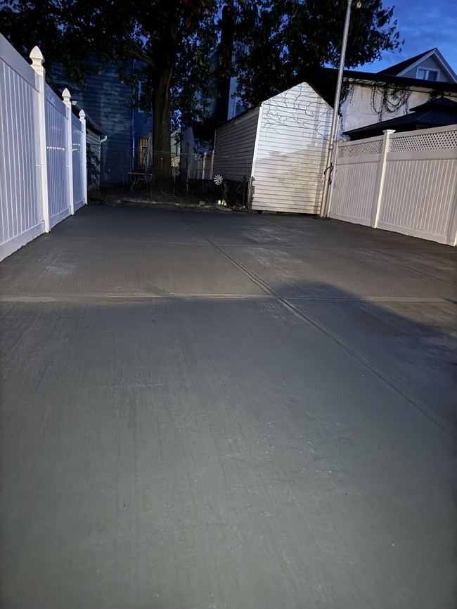 房屋装修，庭院改造，外墙维修，水泥车道，装修公司的房屋装修团队精专室内外装修，免费估价 photo 4