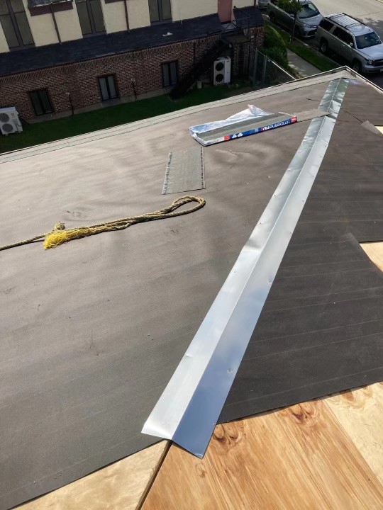 屋顶维修公司，瓦片更换，屋顶补漏，屋顶防水处理，外墙防水，清理水槽 photo 3