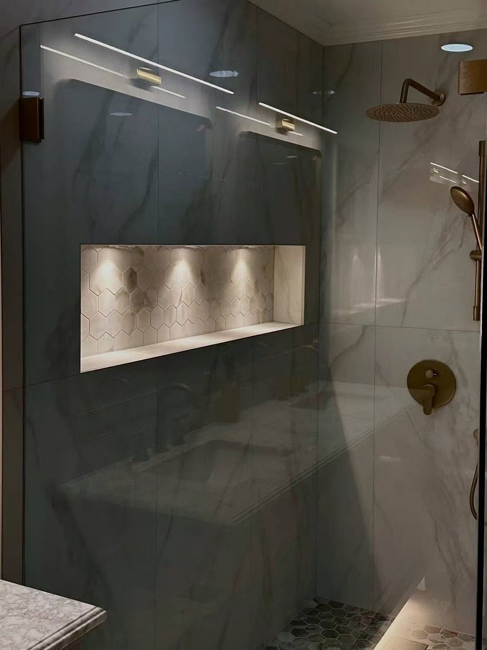 美东装修承接室内外装修，商业装修，餐馆翻新，店铺装修，家庭住宅装修，厨房浴卫，免费估价 photo 1