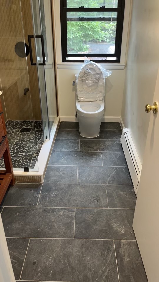 美东装修公司承接内外装修项目，厨房浴室，精通木工，地板瓷砖，质量保证，开工纸，加建改建，价格合理 photo 2