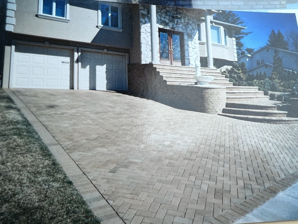 庭院维修，水泥车道，庭院改造，公司承接各种室外装修，后院改造翻新 photo 1