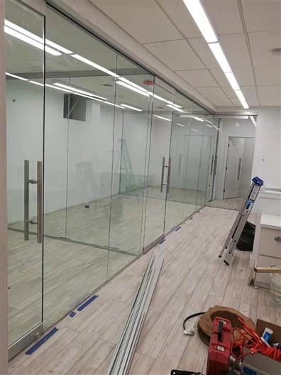 纽约玻璃门面制作安装，办公室玻璃隔间，特制专业玻璃门，玻璃浴室门，商业大面积玻璃门面安装 photo 5