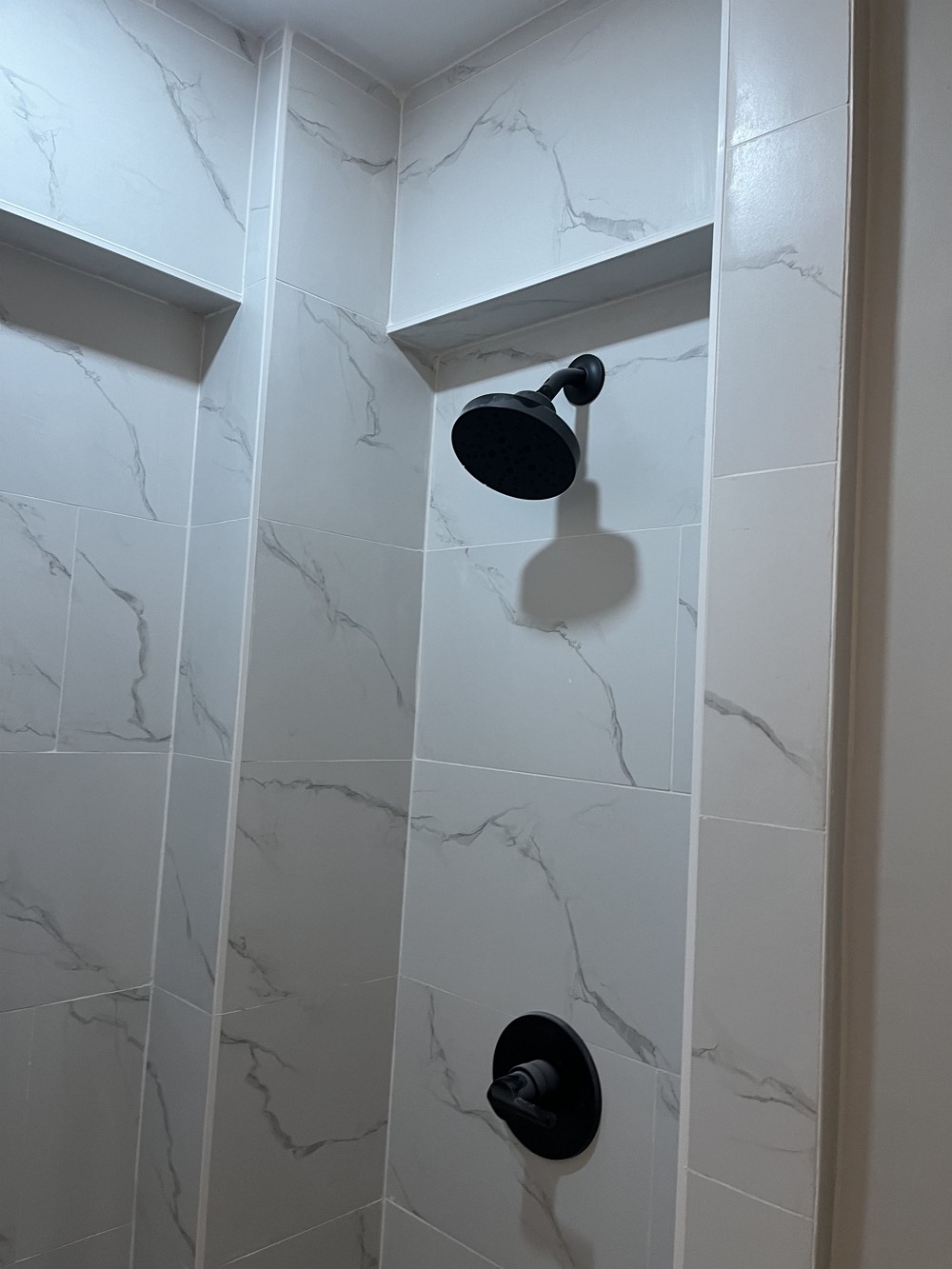 纽约厨房浴室装修，水电安装，专业铺瓷砖，地板翻新，隔间油漆，墙面整新，大修小补 photo 1