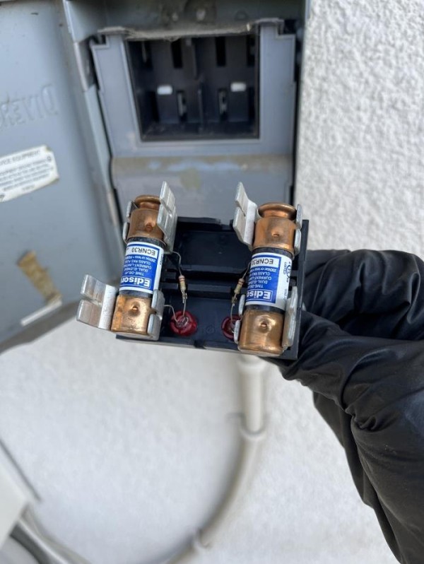 AAA+空调维修 图片 1