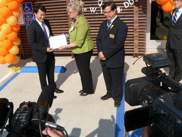 黃文谷牙醫博士 图片 2