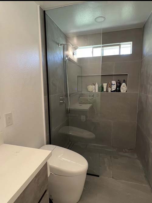 天致環球淋浴玻璃門 图片 1