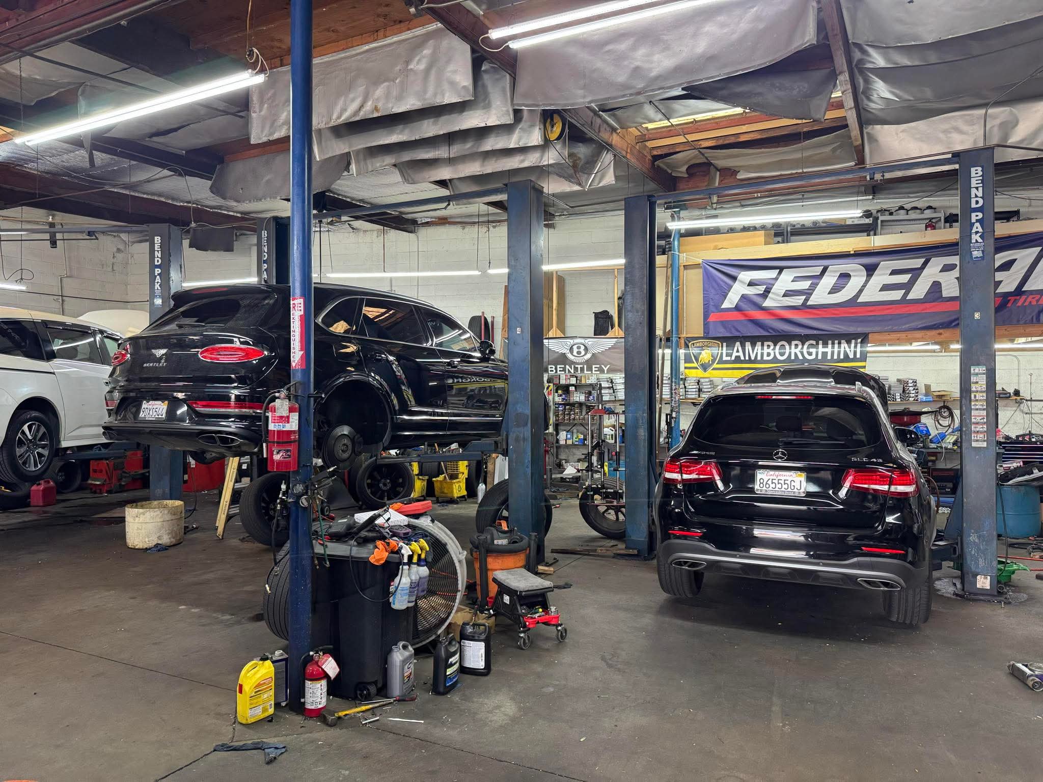 小李修車廠─特斯拉授權維修廠 图片 1