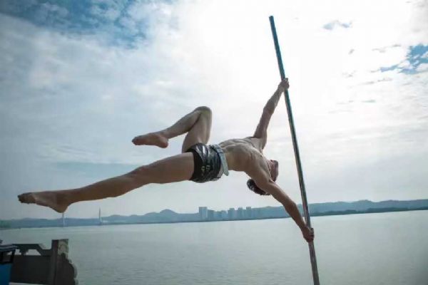 绵阳成人钢管舞零基础教学钢管舞教练班 [绵阳舞蹈培训] 图片 4