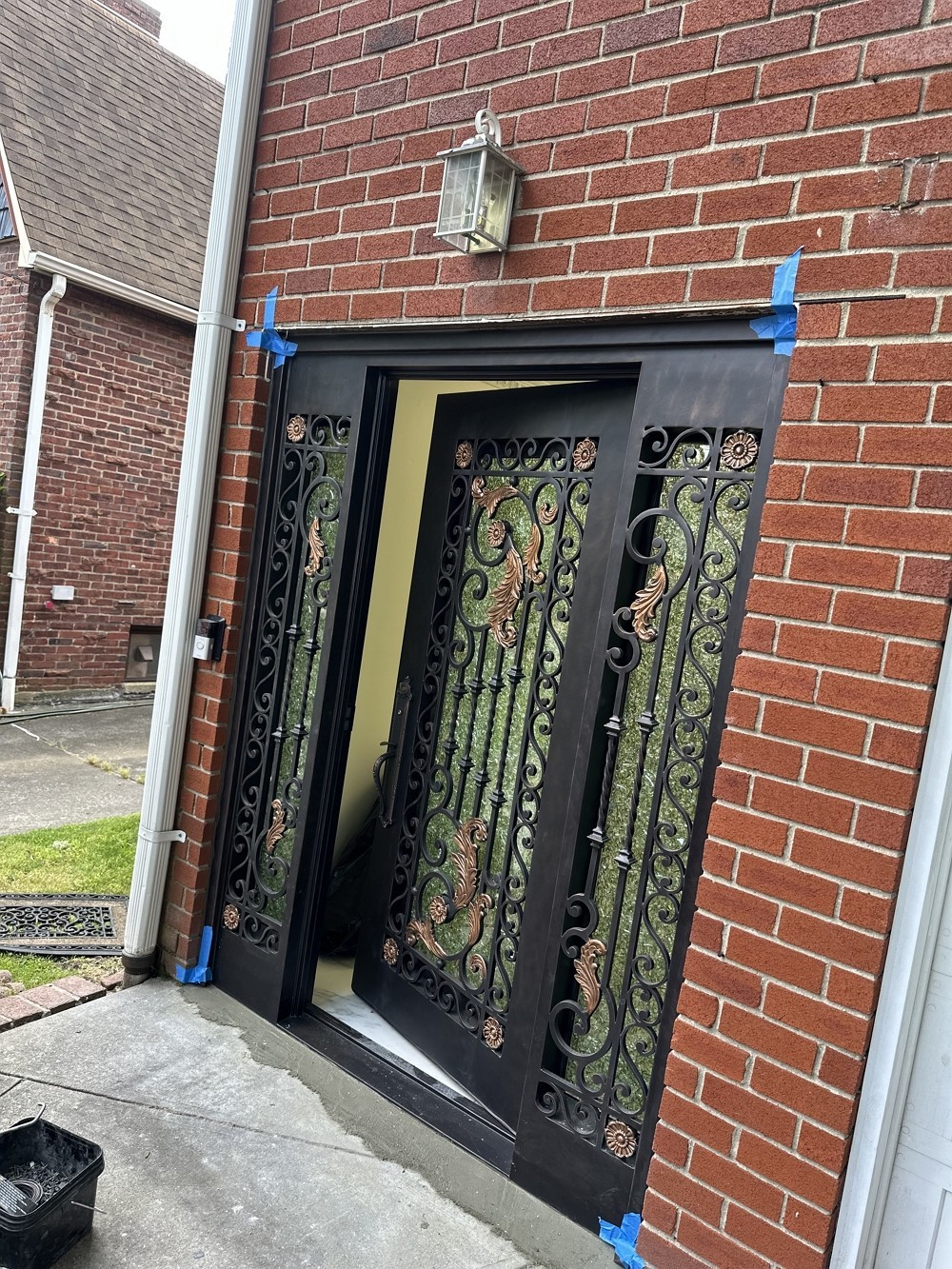 专业房屋装修，安装保温窗 雕花铁艺大门 室内外装修，老房改建翻新，开工纸，百万保险 photo 3