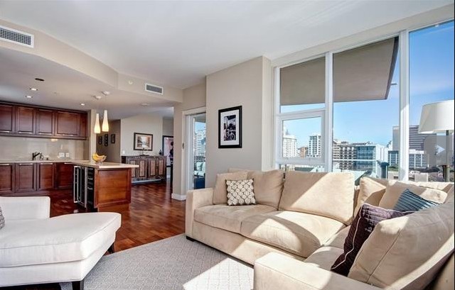 加州圣地亚哥Bayside高级公寓出售