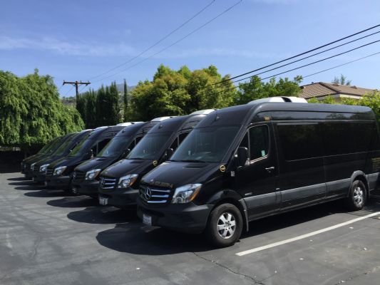 一路租车 凯迪拉克 奔驰高顶 奔驰S550 福特12人座 [汽车出租]