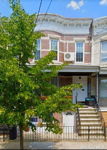 Ridgewood 别致两家庭出售