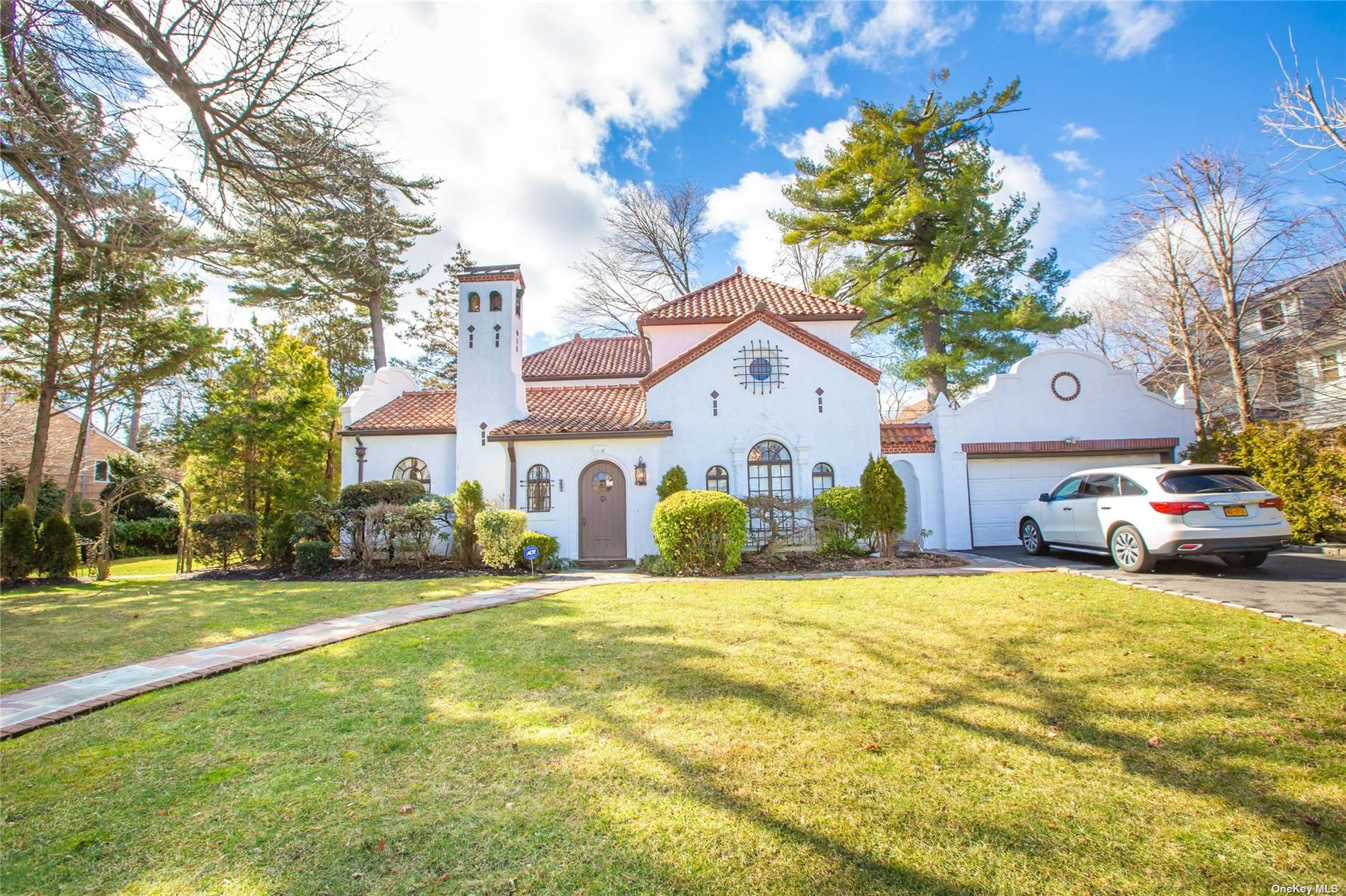 Great Neck 出售一家庭豪宅