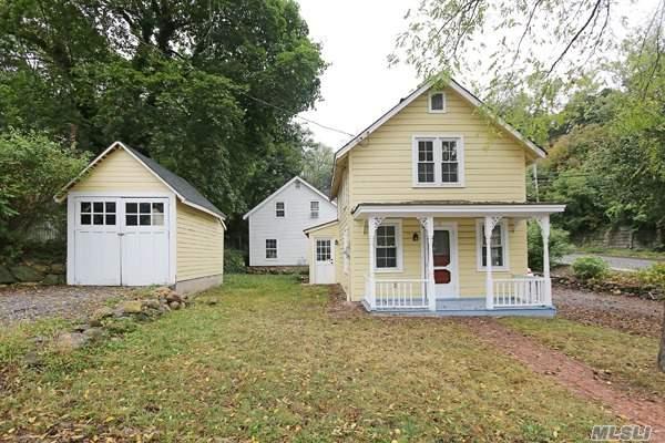 15 Hicks St, Roslyn, NY 11576