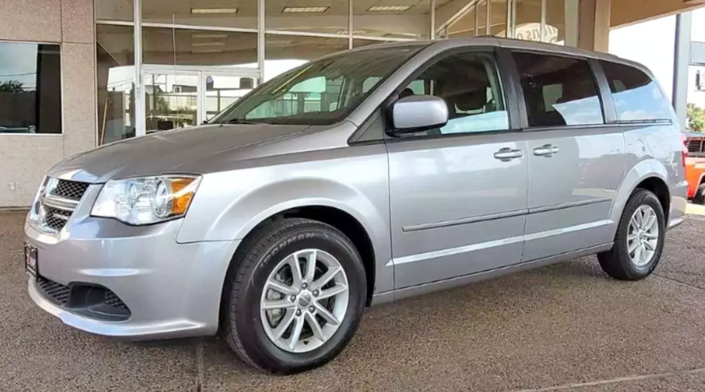 2016 Dodge Grand Caravan has seven seats in the United States, priced at 10,500