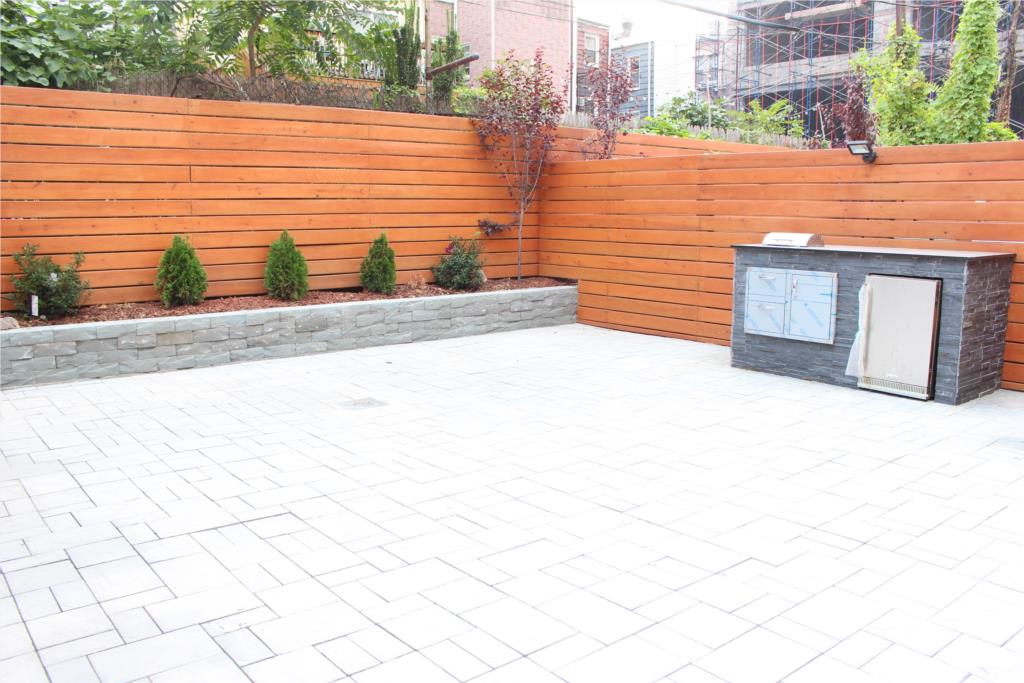 漂亮的单卧室阁楼式的带有私人庭院