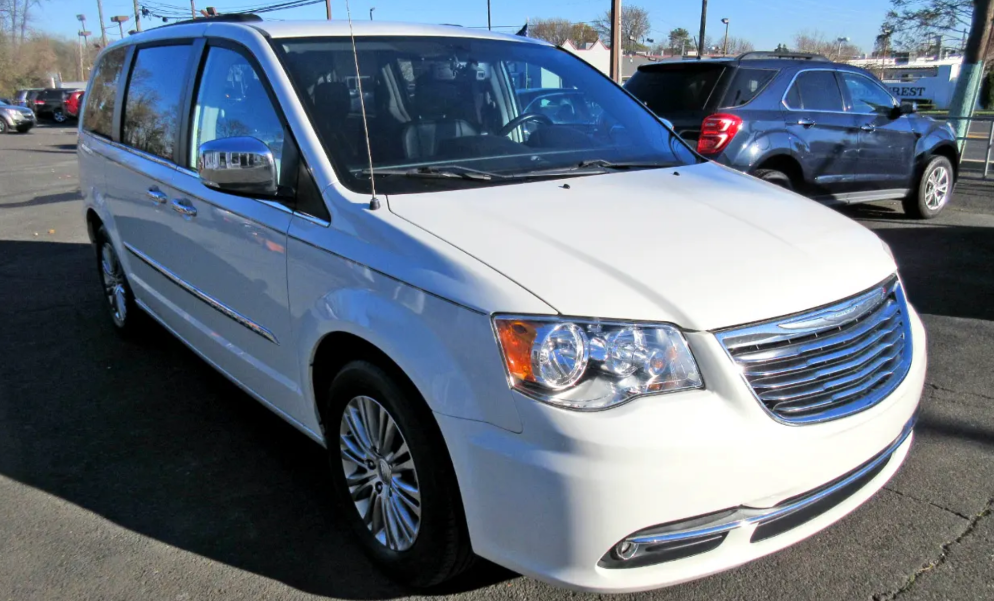 2013 Chrysler Town & Country Touring American Chrysler seven-seater, priced at 9850 photo 4