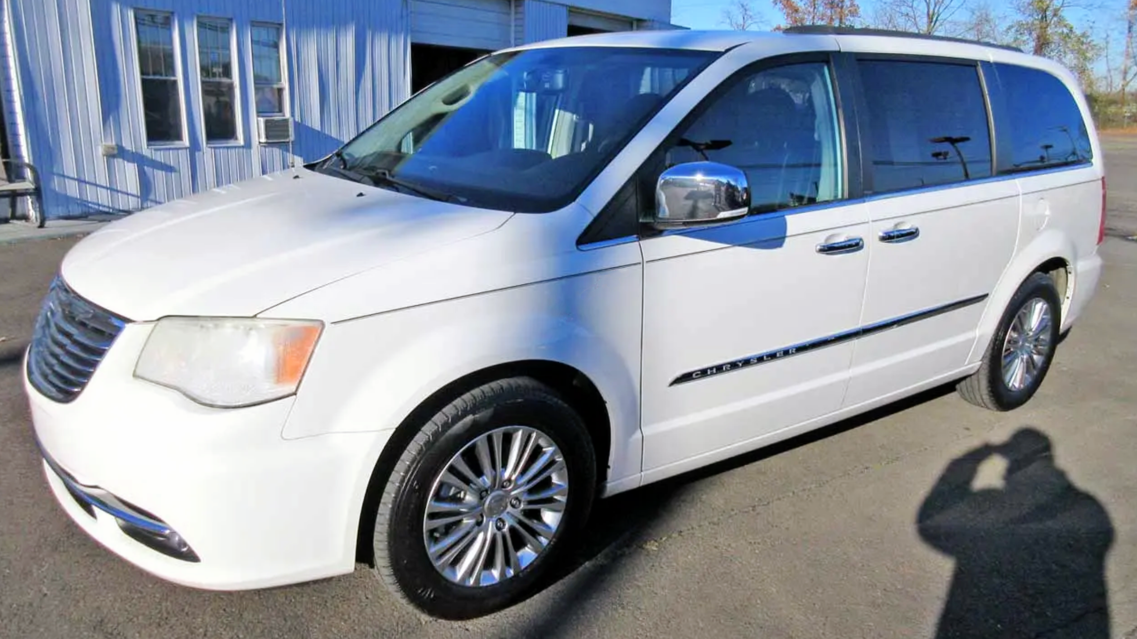 2013 Chrysler Town & Country Touring American Chrysler seven-seater, priced at 9850 photo 5