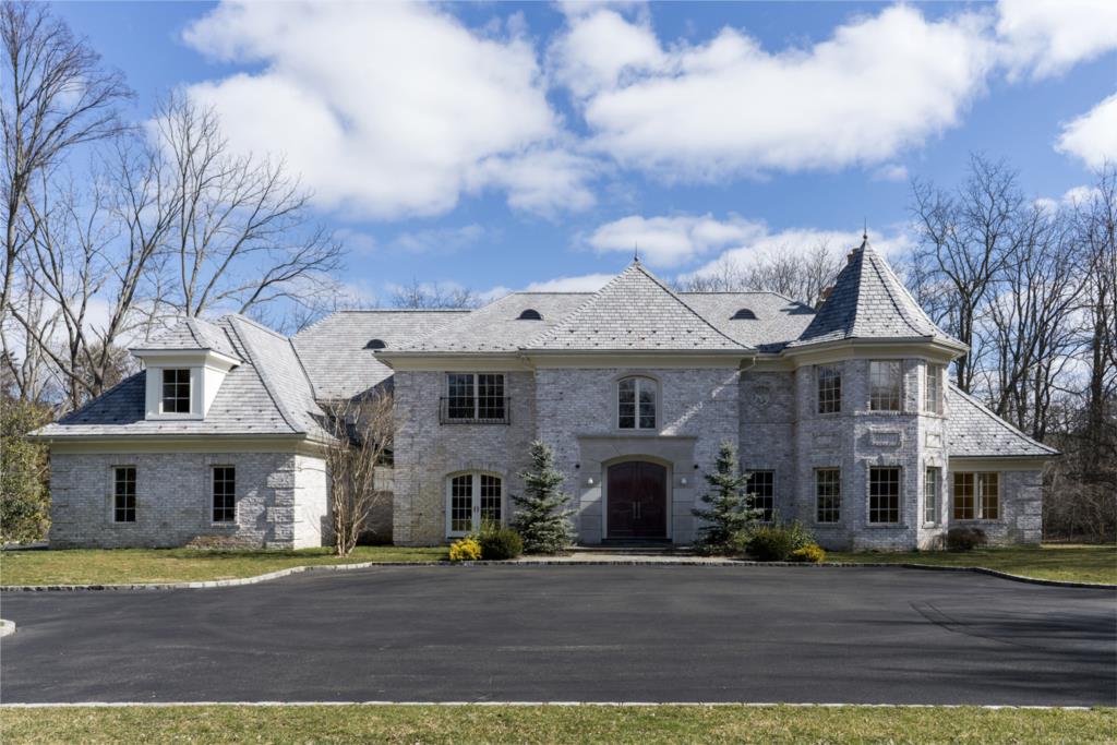 五间卧室别墅占地面积两英亩 Jericho School District