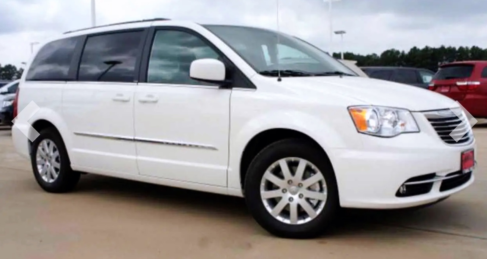 2013 Chrysler Town & Country Touring priced at 9850