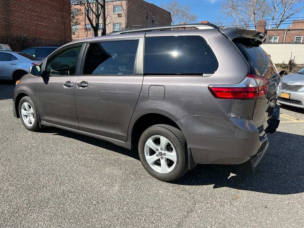 Super low price sale! Wheelchair Car 2020 TOYOTA SIENNA LE photo 5
