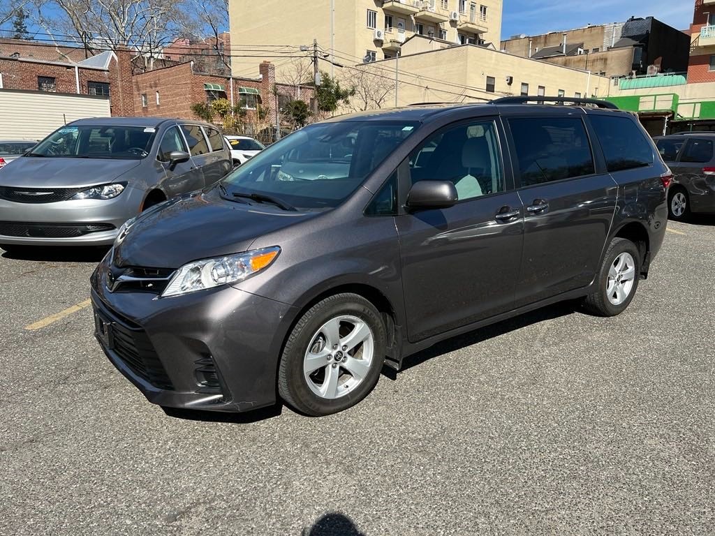 Super low price sale! Wheelchair Car 2020 TOYOTA SIENNA LE photo 3