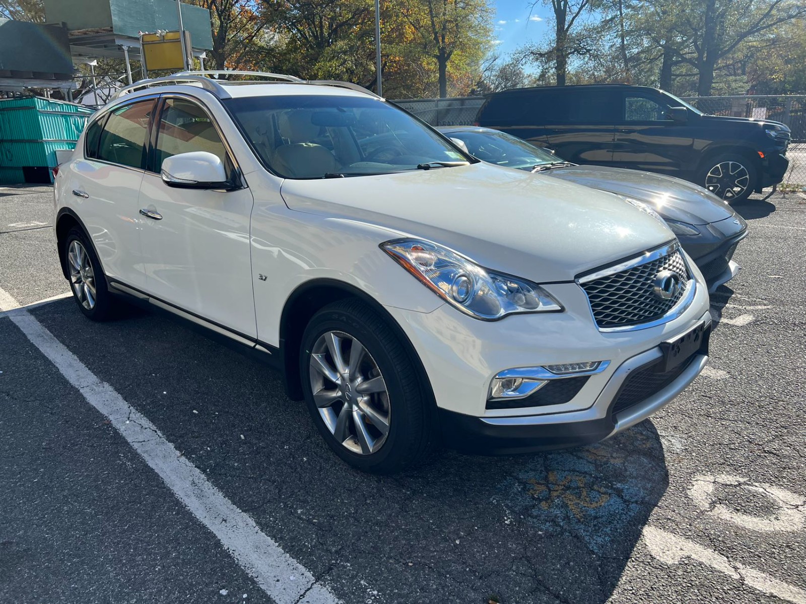 2017 Infiniti qx50 white outside, white inside, heated seats, reversing camera