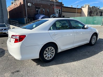 2013 TOYOTA CAMRY LE photo 3