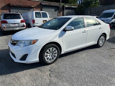 2013 TOYOTA CAMRY LE photo 5